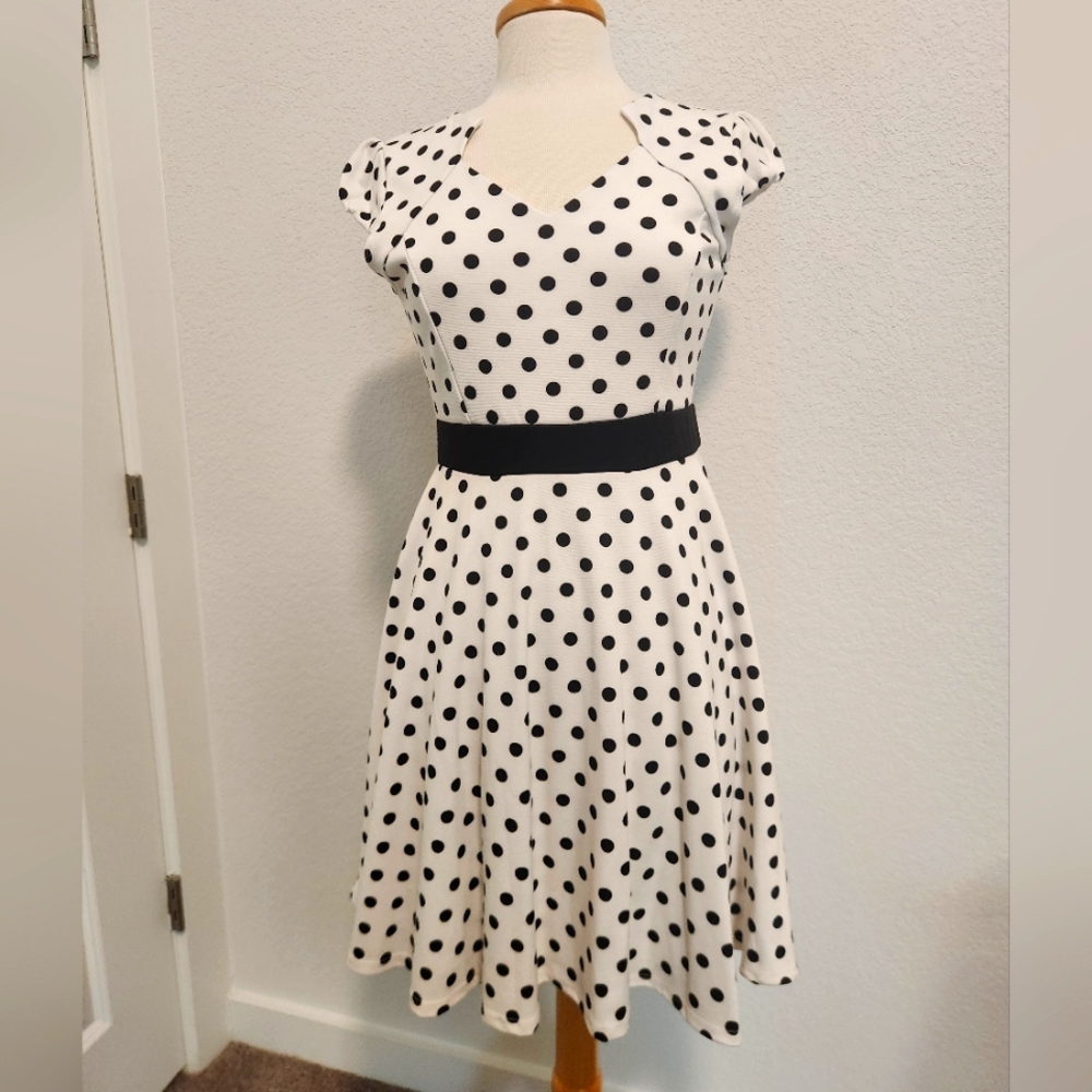 Chic Polka Dot Midi Dress in Black and White